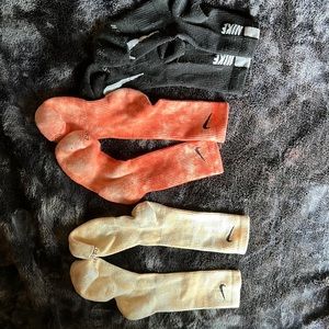 3 pairs of nike socks